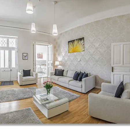 4 Bedrooms 4 Bathrooms Luxury In Centre Boedapest