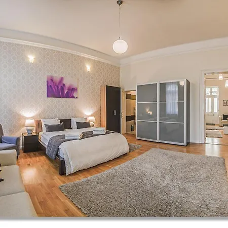 4 Bedrooms 4 Bathrooms Luxury In Centre