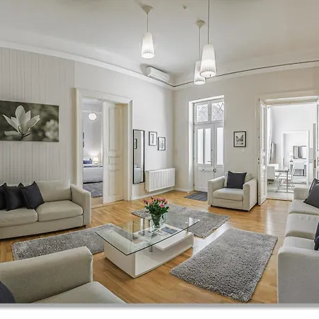 4 Bedrooms 4 Bathrooms Luxury In Centre *