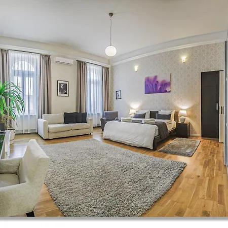4 Bedrooms 4 Bathrooms Luxury In Centre