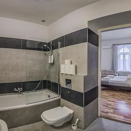 4 Bedrooms 4 Bathrooms Luxury In Centre