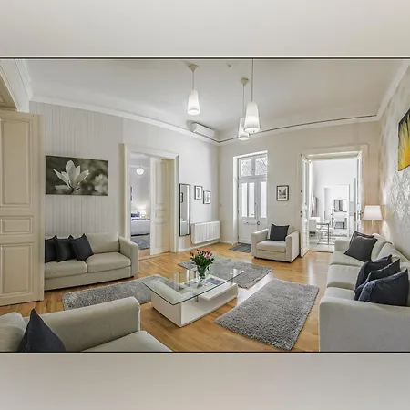 4 Bedrooms 4 Bathrooms Luxury In Centre Apartment Budapest
