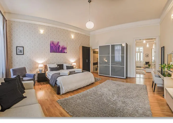4 Bedrooms 4 Bathrooms Luxury In Centre