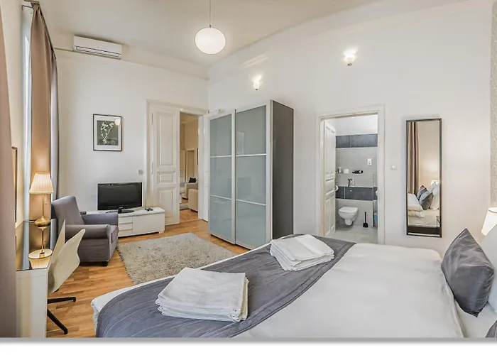 4 Bedrooms 4 Bathrooms Luxury In Centre Lejlighed *