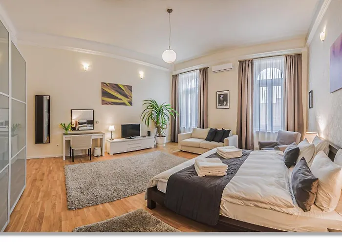 4 Bedrooms 4 Bathrooms Luxury In Centre Budapest