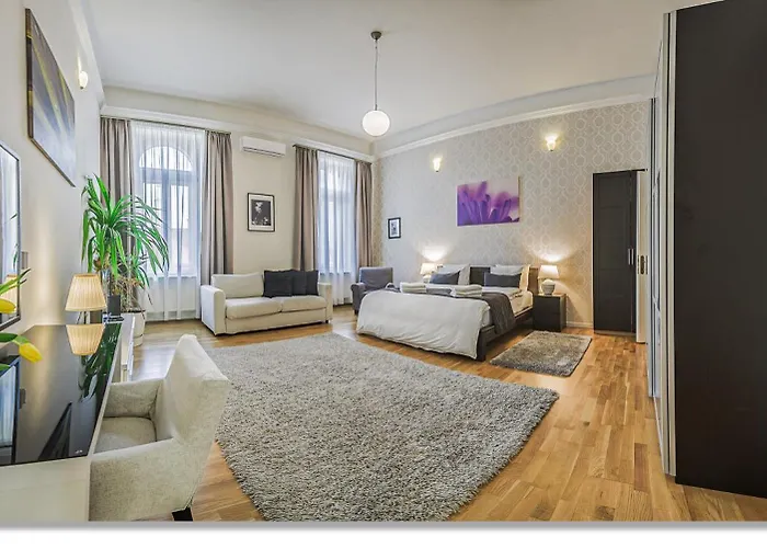 4 Bedrooms 4 Bathrooms Luxury In Centre