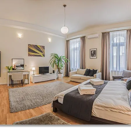 4 Bedrooms 4 Bathrooms Luxury In Centre بودابست