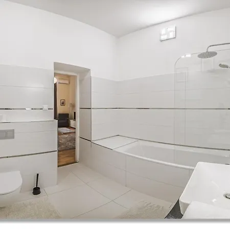 شقة 4 Bedrooms 4 Bathrooms Luxury In Centre