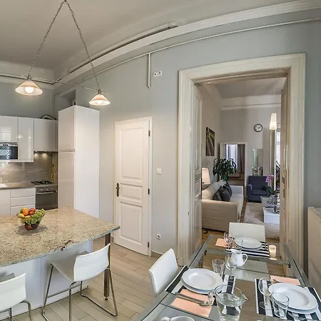 شقة 4 Bedrooms 4 Bathrooms Luxury In Centre