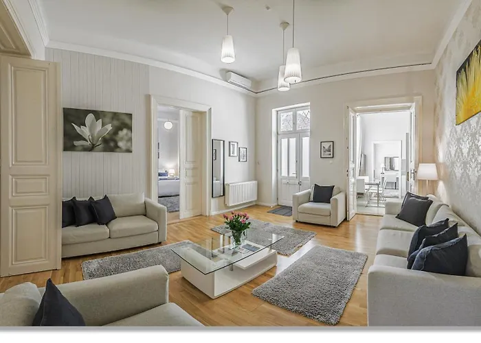 4 Bedrooms 4 Bathrooms Luxury In Centre *