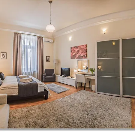 4 Bedrooms 4 Bathrooms Luxury In Centre *